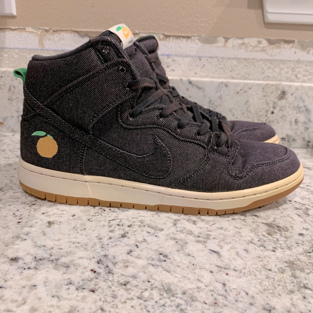 SOLD- Nike SB Dunk High Momofuku